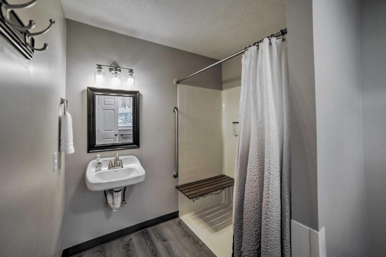 Holiday home Pet-friendly Home, Work Remotely! Beaver Falls